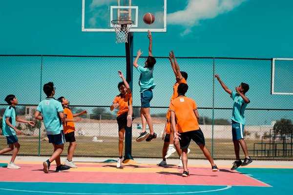 Quelles sont les techniques de combat les plus efficaces pour la défense personnelle en milieu urbain?